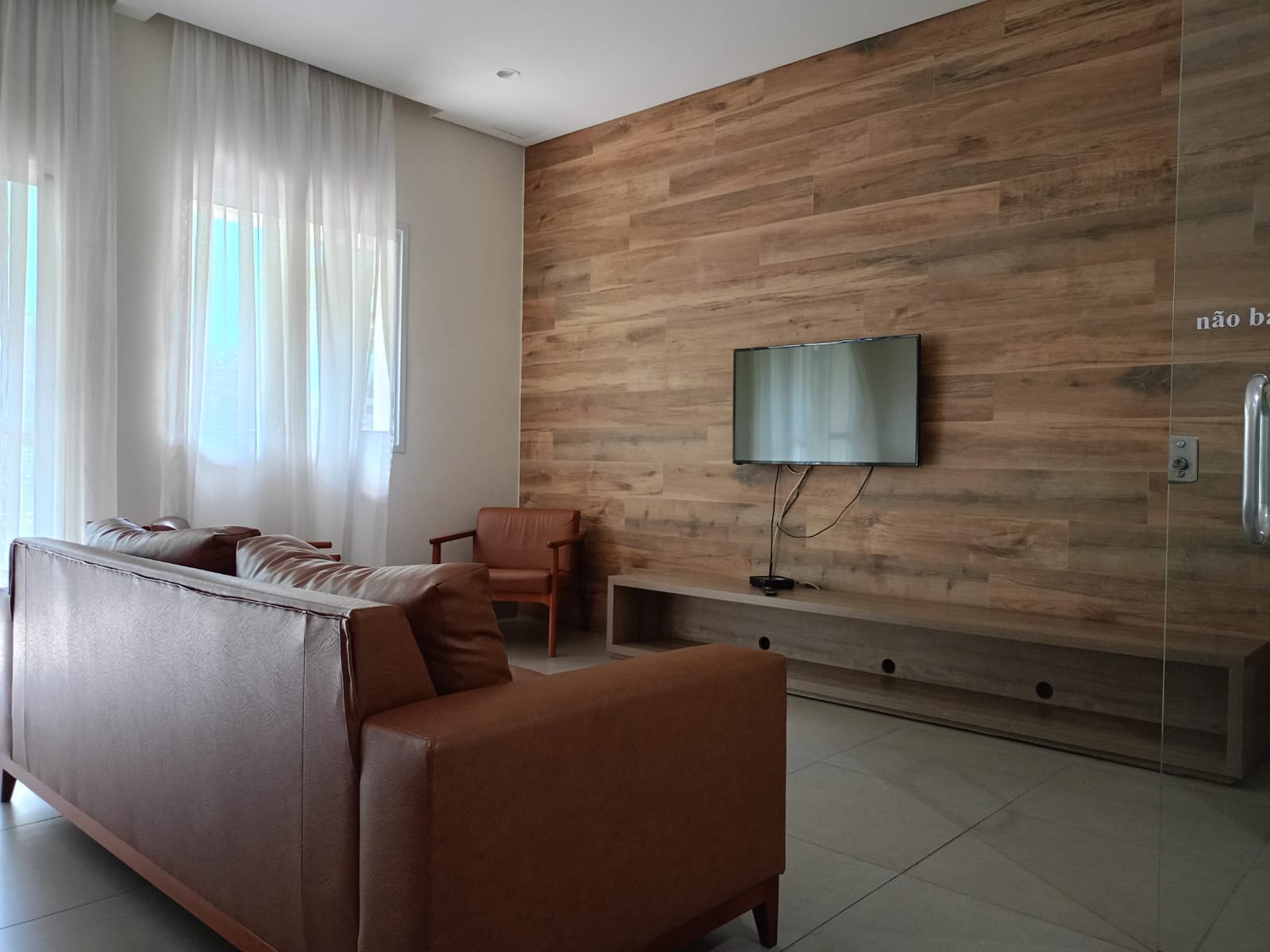 Convivência & Conforto: Reforma dos Sofás e Novo Layout da Sala de TV